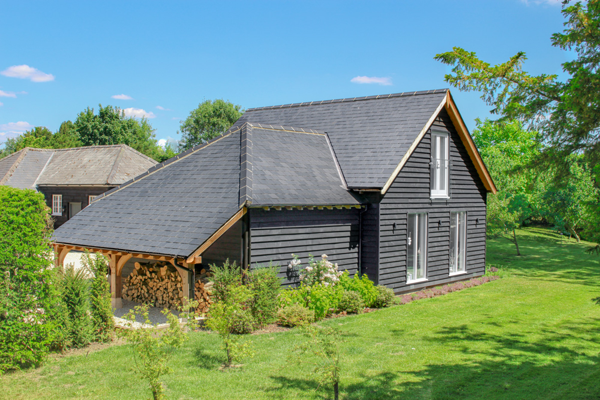 Elevation View Of Side Gable End Wall And Roof Structure